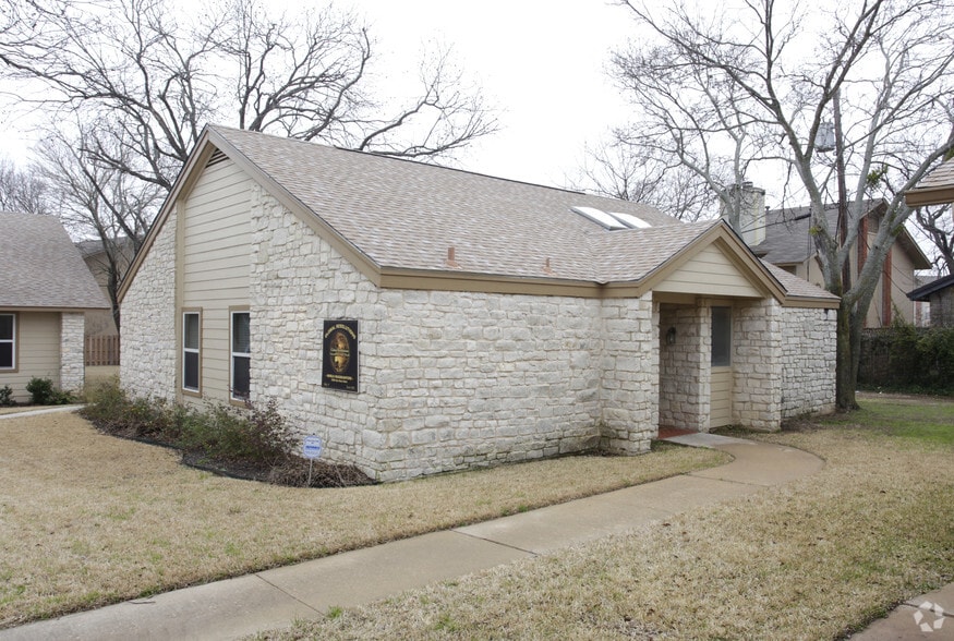 1205 Sam Bass Rd, Round Rock, TX for lease - Primary Photo - Image 1 of 4