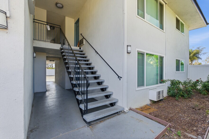 1015 E Ohio Ave, Escondido, CA à vendre - Photo du bâtiment - Image 3 de 13