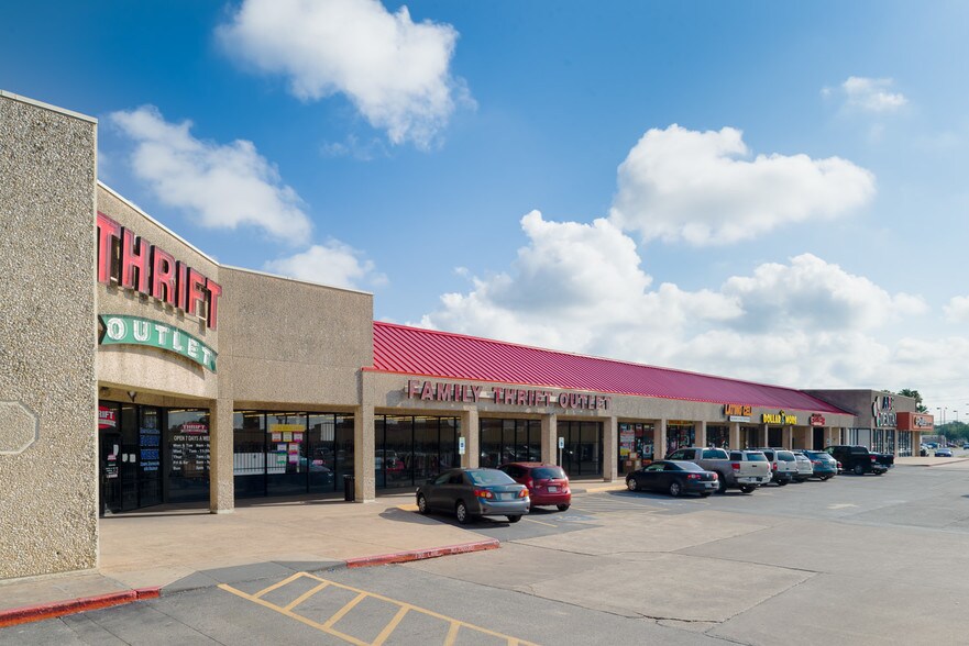 6700-6744 Hillcroft Ave, Houston, TX à louer - Photo du bâtiment - Image 2 de 2