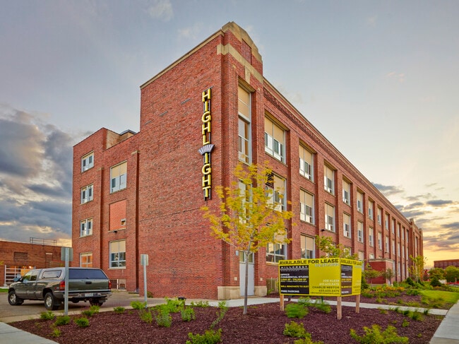 Plus de détails pour 807 Broadway St NE, Minneapolis, MN - Plusieurs types d'espaces à louer