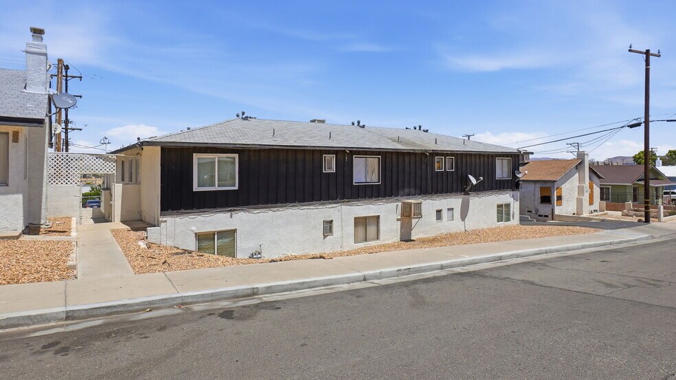 511-517 E Fredricks St, Barstow, CA à vendre - Photo du bâtiment - Image 1 de 31