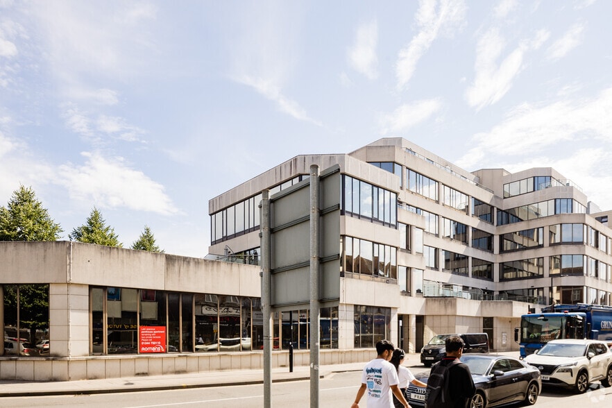 55-77 High St, Slough for lease - Building Photo - Image 2 of 4