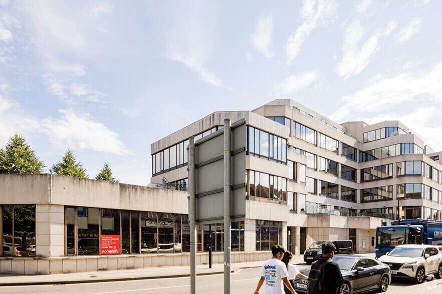 55-77 High St, Slough à louer - Photo du bâtiment - Image 2 de 4