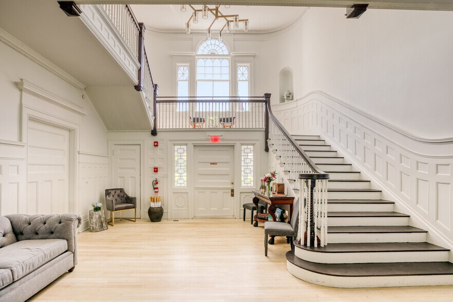 2 Kemble St, Lenox, MA à vendre - Photo du bâtiment - Image 2 de 43