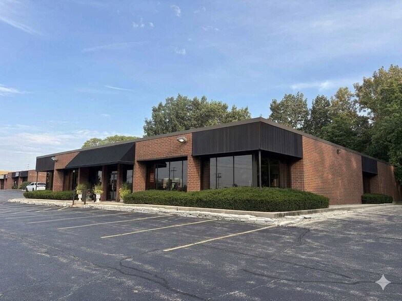 33W622 Roosevelt Rd, West Chicago, IL for lease - Building Photo - Image 1 of 3