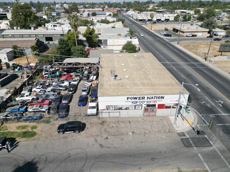 1101 34th St, Bakersfield, CA à vendre - Photo du bâtiment - Image 2 de 4