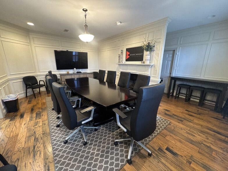 999 Rocket Way, Gardendale, AL for sale - Interior Photo - Image 2 of 5