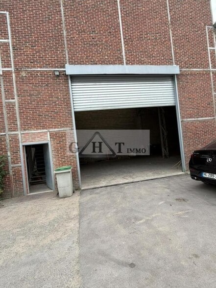 Industrial in Persan for lease - Building Photo - Image 2 of 3
