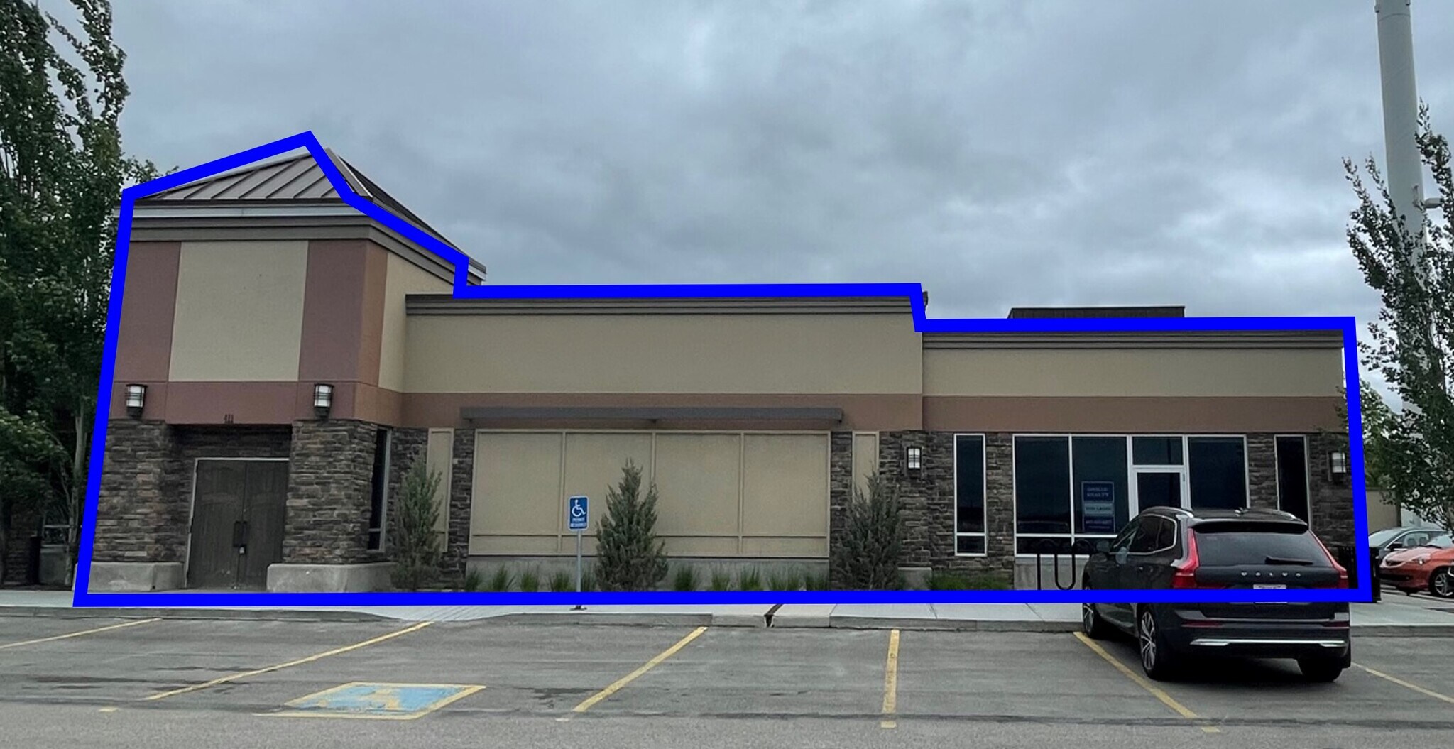 200 Southridge Dr, Okotoks, AB for sale Primary Photo- Image 1 of 1