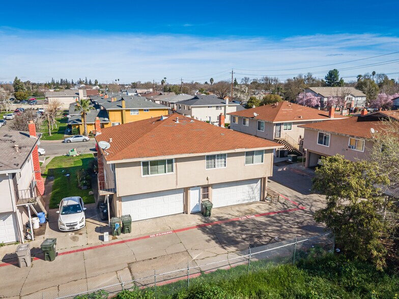 10 Nedra Ct, Sacramento, CA à vendre - Photo du bâtiment - Image 3 de 38