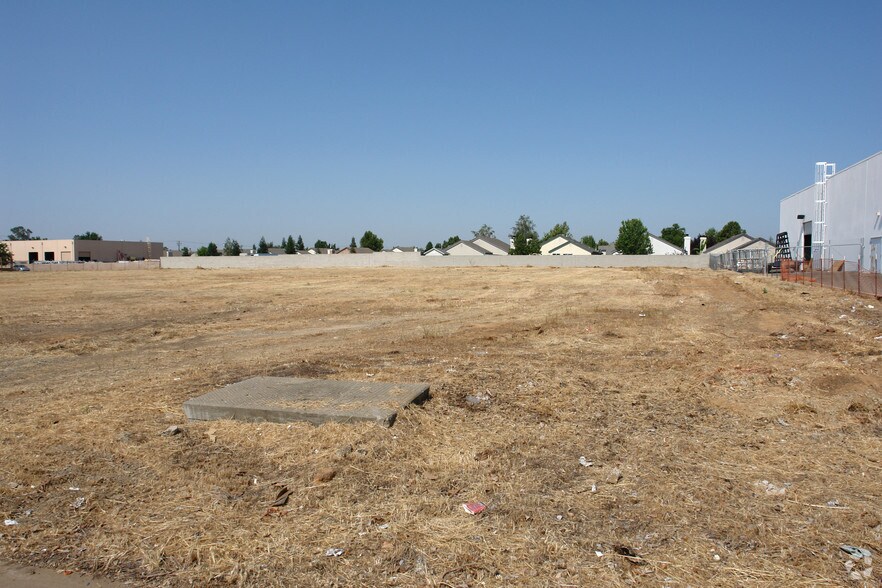 4520-4530 Harlin Dr, Sacramento, CA à vendre - Photo du bâtiment - Image 2 de 5