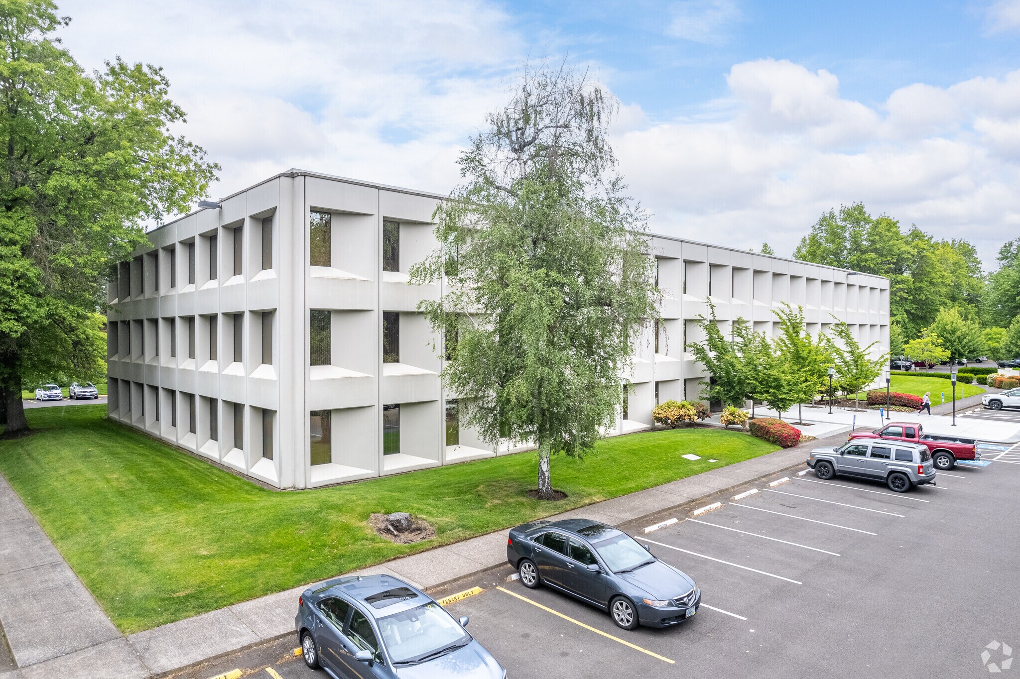 1600 Valley River Dr, Eugene, OR à louer Photo principale- Image 1 de 5