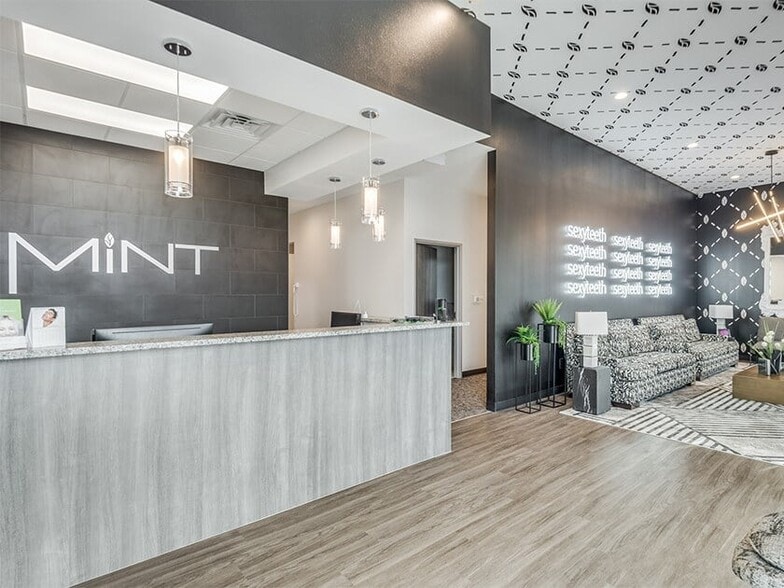 1060 Essington Rd, Joliet, IL for sale - Interior Photo - Image 2 of 4