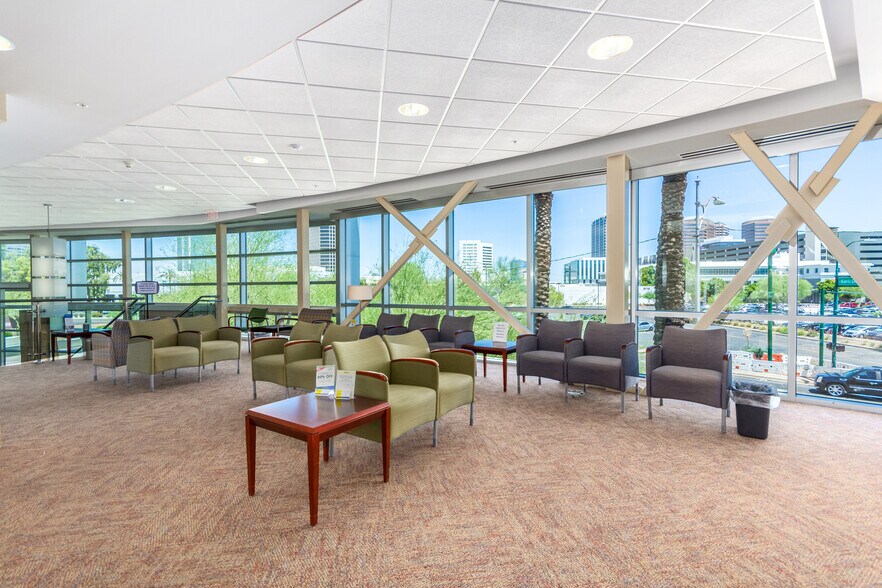 3090 N 3rd Ave, Phoenix, AZ à vendre - Photo du bâtiment - Image 3 de 35