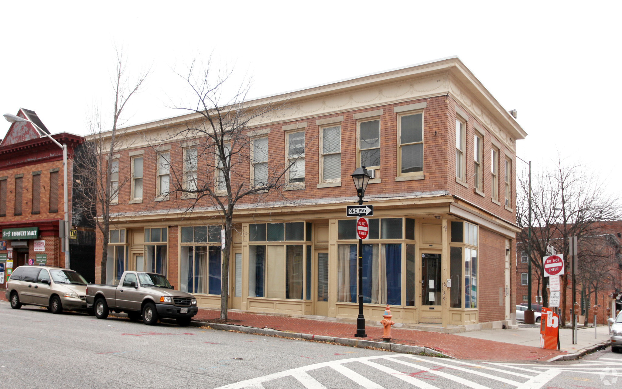 1138-1140 W Hollins St, Baltimore, MD for lease Primary Photo- Image 1 of 29