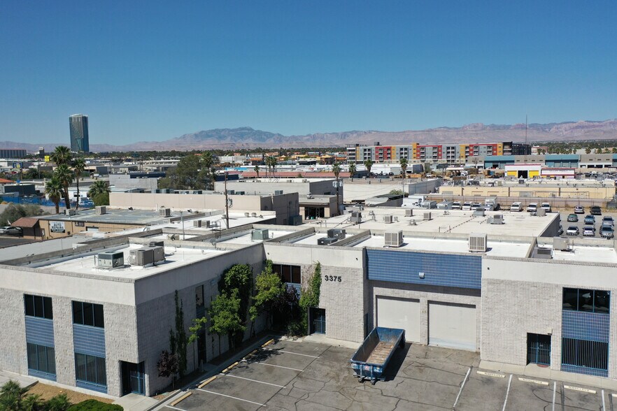 3375 Aldebaran Ave, Las Vegas, NV à vendre - Photo du bâtiment - Image 2 de 25