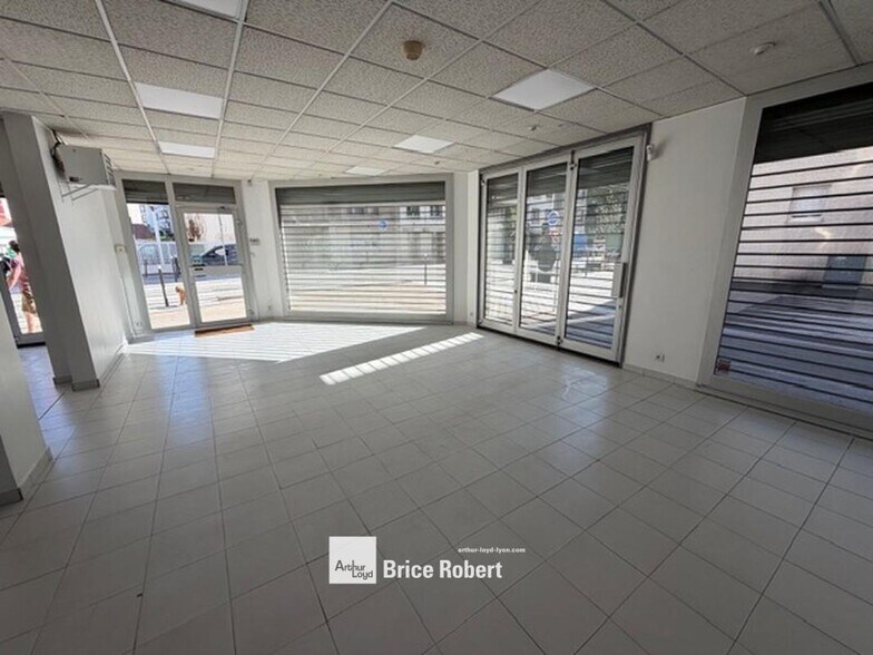 34 Route De Genas, Lyon for lease - Interior Photo - Image 1 of 4