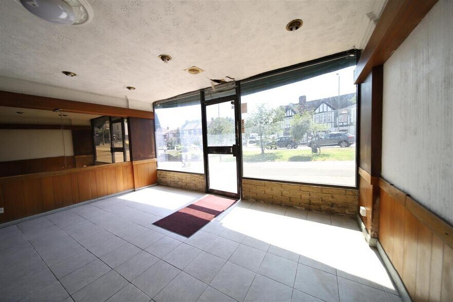 249 Oakleigh Rd N, Londres à louer - Photo du bâtiment - Image 3 de 17