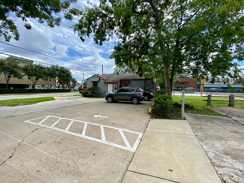 2202 Richmond Ave, Houston, TX à vendre - Photo du bâtiment - Image 2 de 18
