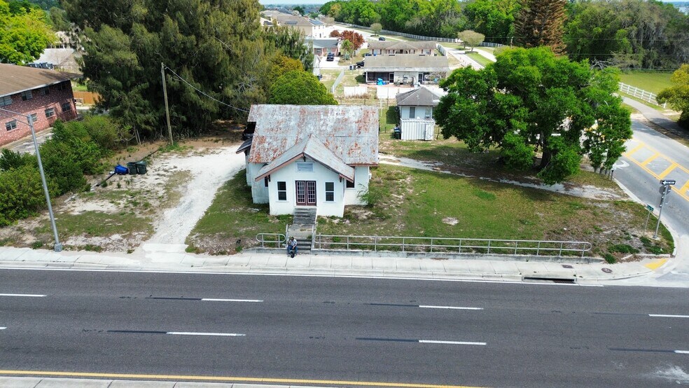 980 S Lake Shore Way, Lake Alfred, FL à vendre - Photo du bâtiment - Image 2 de 6