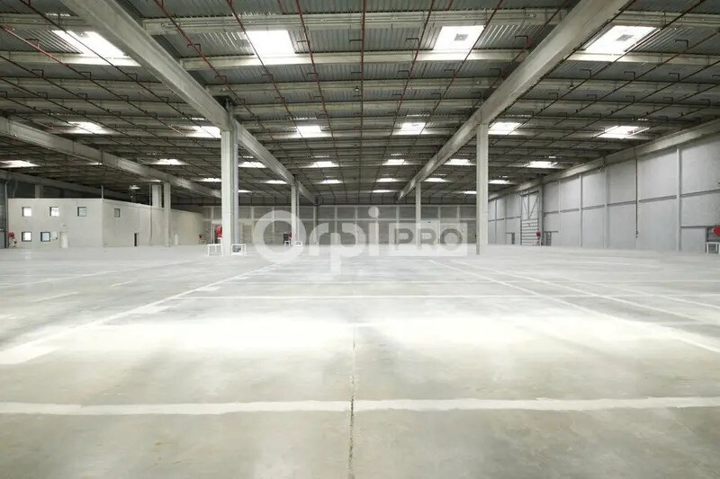 Industrial in Mions for lease - Interior Photo - Image 2 of 10