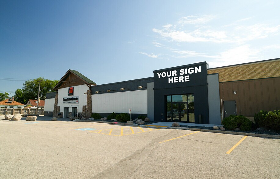 1300 Ellice Ave, Winnipeg, MB à louer - Photo du bâtiment - Image 2 de 4