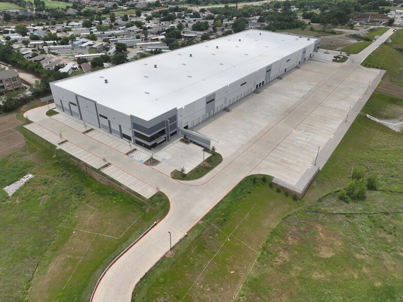 501 Holfords Prairie Rd, Lewisville, TX for lease - Building Photo - Image 3 of 3