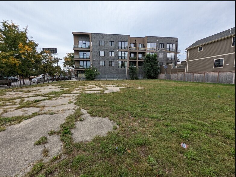 2429-31 W Fullerton Ave, Chicago, IL à vendre - Photo du bâtiment - Image 1 de 1