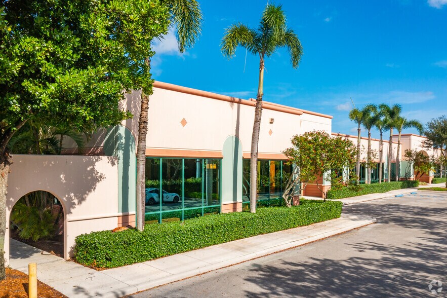 2906-2990 Executive Way, Miramar, FL à louer - Photo du bâtiment - Image 2 de 6