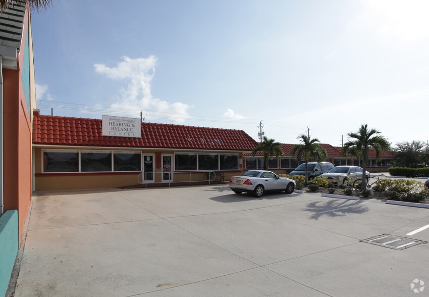 515-523 Cape Coral Pky E, Cape Coral, FL à vendre - Photo du bâtiment - Image 2 de 6