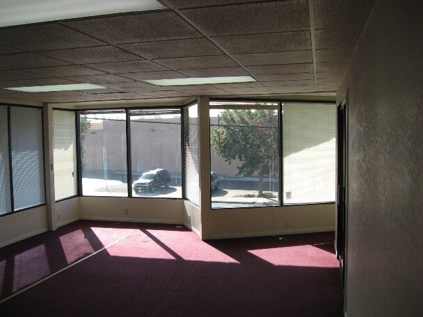 4420 Easton Dr, Bakersfield, CA à louer - Photo intérieure - Image 2 de 5