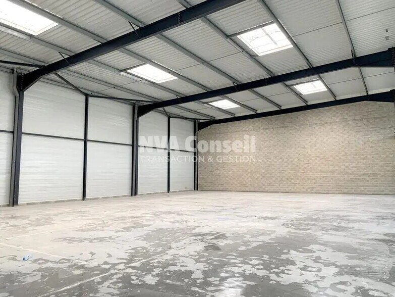 Industrial in Marines for sale - Building Photo - Image 2 of 12