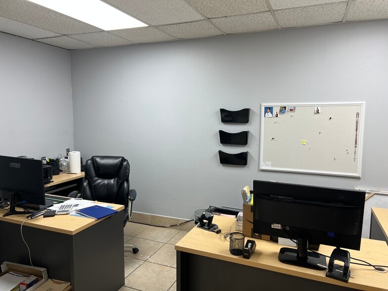 6900-6936 NW 72nd Ave, Miami, FL for lease - Building Photo - Image 2 of 5