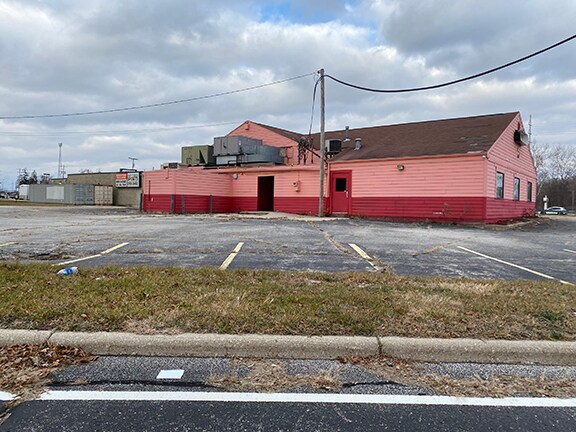3535 S Main St, Elkhart, IN à vendre - Photo du bâtiment - Image 2 de 14