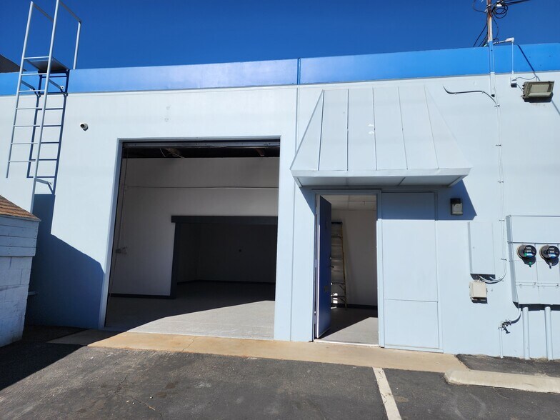1110 E Orangefair Ln, Anaheim, CA for lease - Building Photo - Image 2 of 6