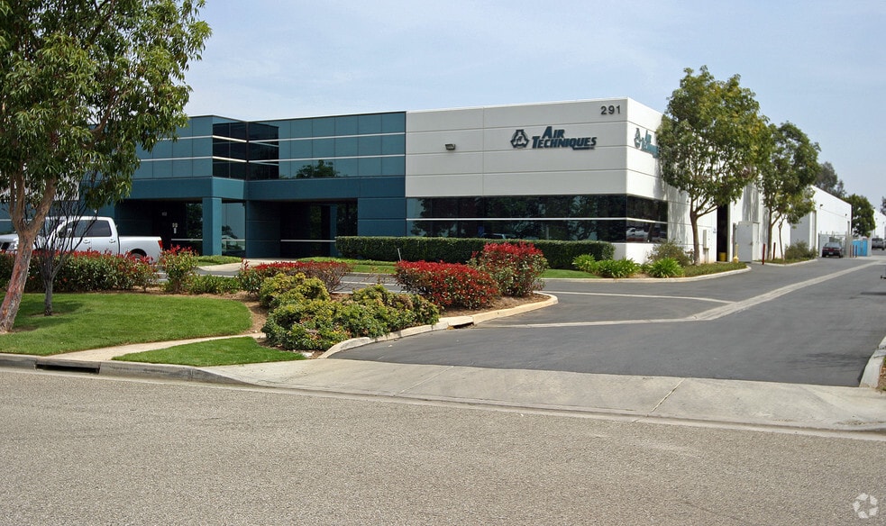 291 Bonnie Ln, Corona, CA for lease - Building Photo - Image 2 of 5