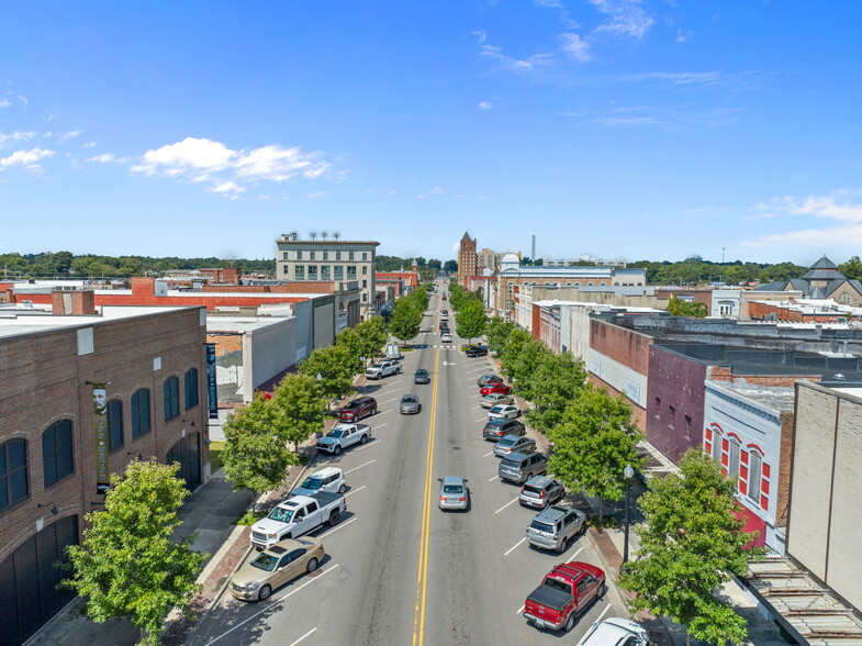 115 N Queen St, Kinston, NC à vendre - Photo du bâtiment - Image 2 de 39