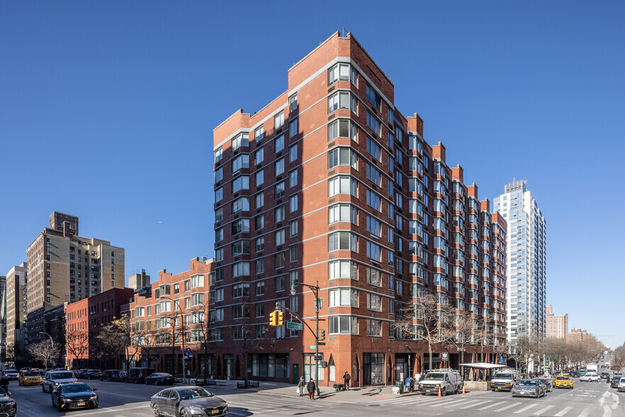 750 Columbus Ave, New York, NY for sale - Building Photo - Image 1 of 1