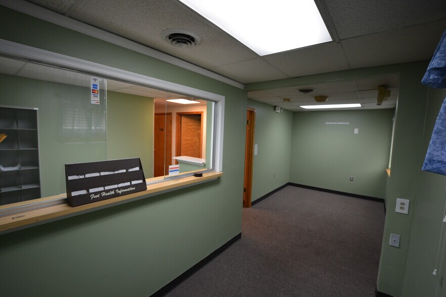 7836 Oakwood Rd, Glen Burnie, MD à louer - Photo du bâtiment - Image 3 de 14