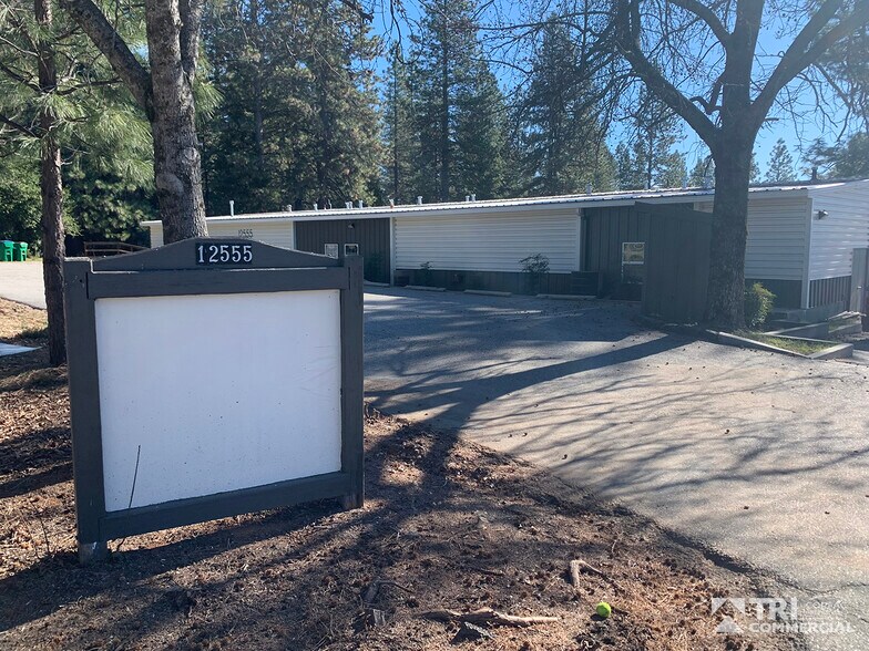 12555 Loma Rica Dr, Grass Valley, CA à louer - Photo du bâtiment - Image 2 de 3