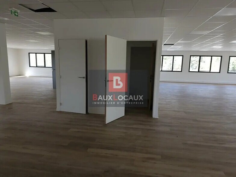 Bureau dans Éguilles à vendre - Photo du bâtiment - Image 3 de 11