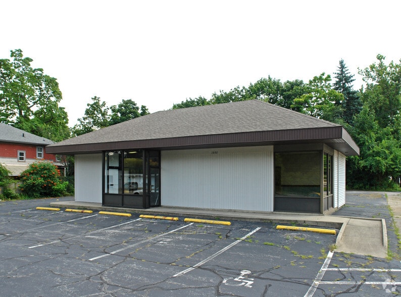 1602 E Lincolnway, South Bend, IN for lease - Primary Photo - Image 1 of 2