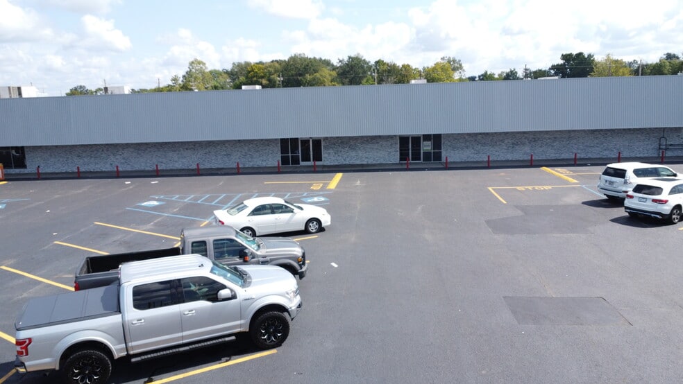 1801-1823 N Sherwood Forest Dr, Baton Rouge, LA for lease - Building Photo - Image 2 of 6