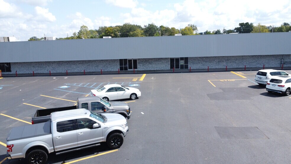 1801-1823 N Sherwood Forest Dr, Baton Rouge, LA à louer - Photo du bâtiment - Image 2 de 6