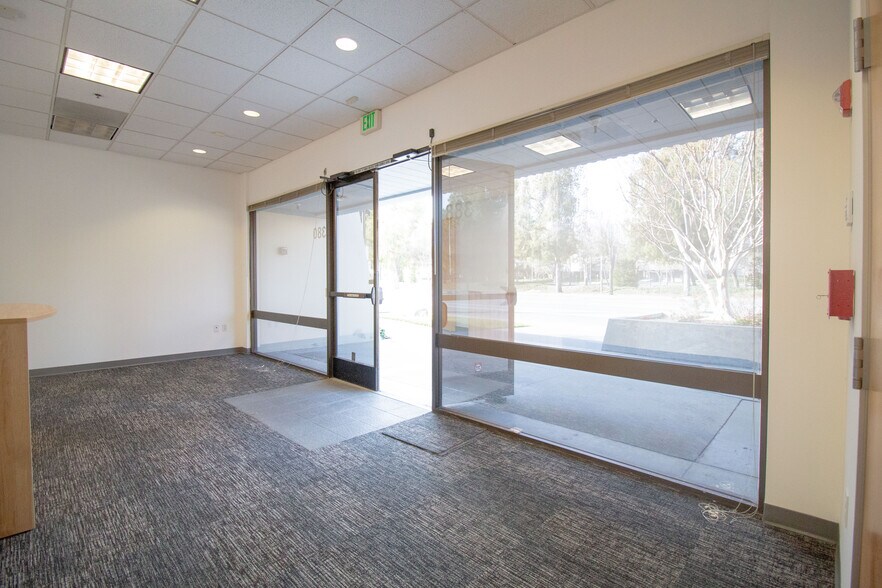 388 Oakmead Pky, Sunnyvale, CA à louer - Photo du bâtiment - Image 3 de 15