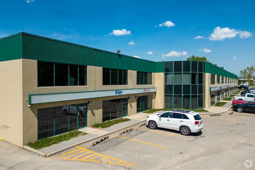 1435 40th Ave NE, Calgary, AB à vendre - Photo principale - Image 1 de 1