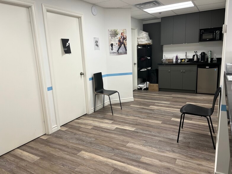 1 Queen St E, Toronto, ON for lease - Interior Photo - Image 1 of 7