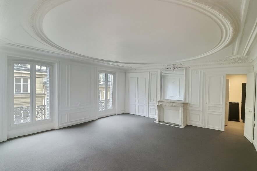 Office in Paris for lease - Building Photo - Image 1 of 11
