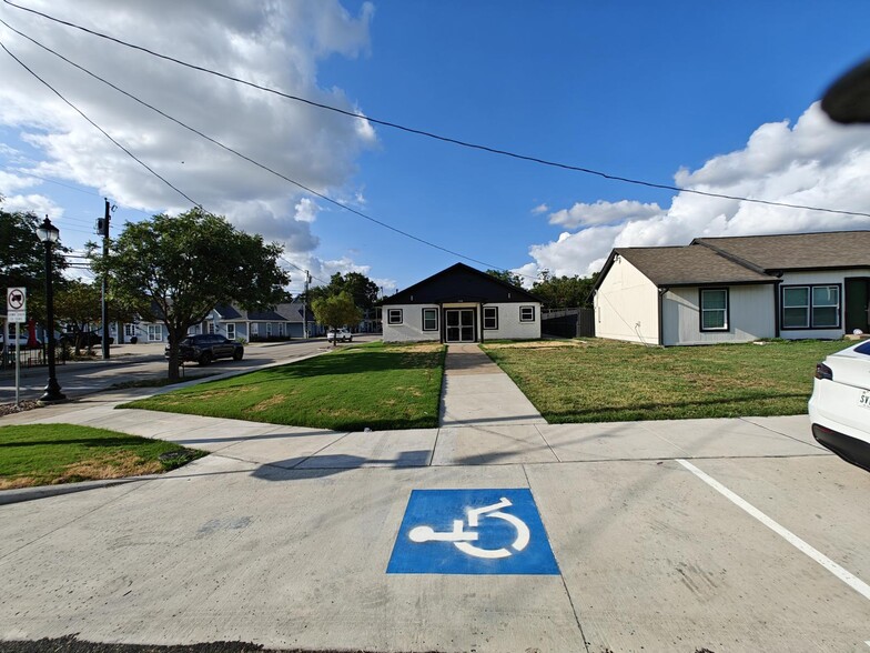 7010 Ash st, Frisco, TX for lease - Building Photo - Image 2 of 28