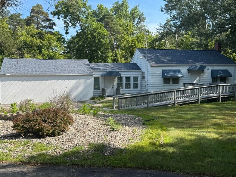 2702 Mccarty Rd, Saginaw, MI à louer - Photo du bâtiment - Image 1 de 9